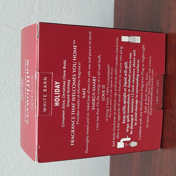 Bath & Body Works White Barn EVERGREEN + HOLIDAY & Scent Control Wallflower Set - Picture 2 of 6